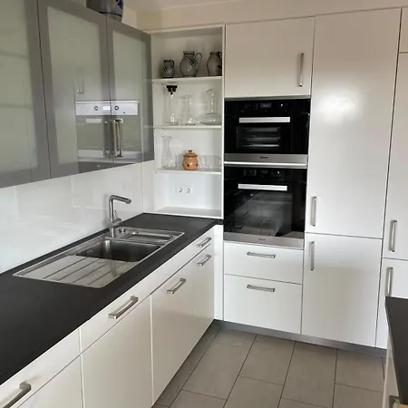 Luxurioeses 130qm Mit Balkon Im Zentrum,parkplatz Apartment