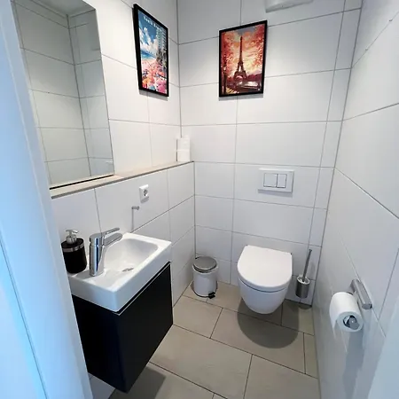 Luxurioeses 130qm Mit Balkon Im Zentrum,parkplatz Apartment *