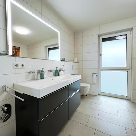 Apartment Luxurioeses 130qm Mit Balkon Im Zentrum,parkplatz
