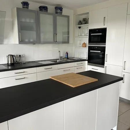 Luxurioeses 130qm Mit Balkon Im Zentrum,parkplatz Appartamento