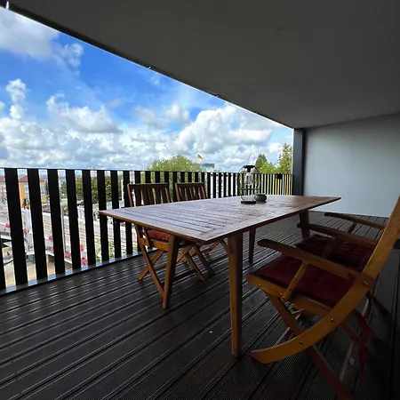 Luxurioeses 130qm Mit Balkon Im Zentrum,parkplatz *