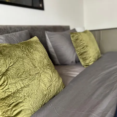 Apartment Luxurioeses 130qm Mit Balkon Im Zentrum,parkplatz *