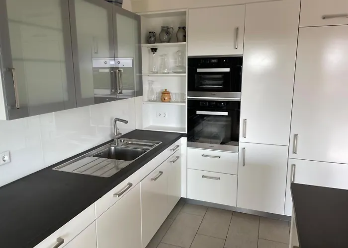 Luxurioeses 130qm Mit Balkon Im Zentrum,parkplatz Appartement