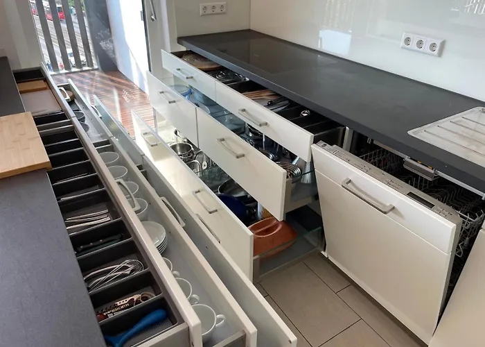 Luxurioeses 130qm Mit Balkon Im Zentrum,parkplatz Appartement *