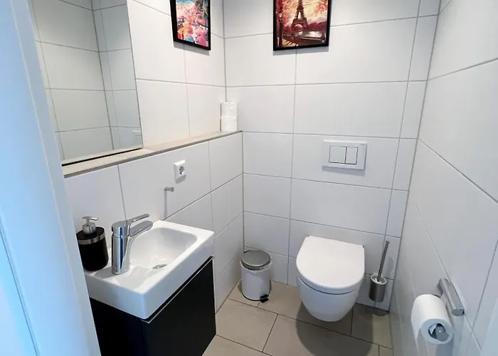 Luxurioeses 130qm Mit Balkon Im Zentrum,parkplatz Appartement *