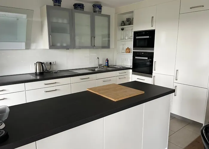 Luxurioeses 130qm Mit Balkon Im Zentrum,parkplatz Appartement