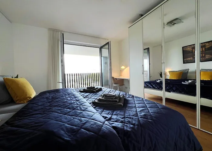 Luxurioeses 130qm Mit Balkon Im Zentrum,parkplatz Appartement *