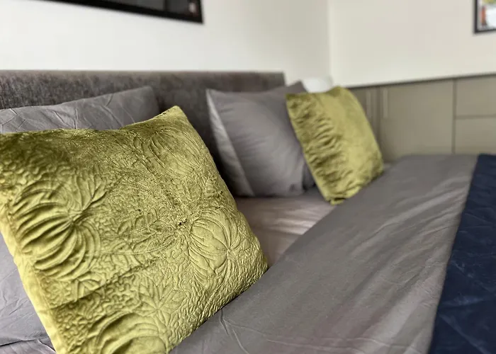 Appartement Luxurioeses 130qm Mit Balkon Im Zentrum,parkplatz *